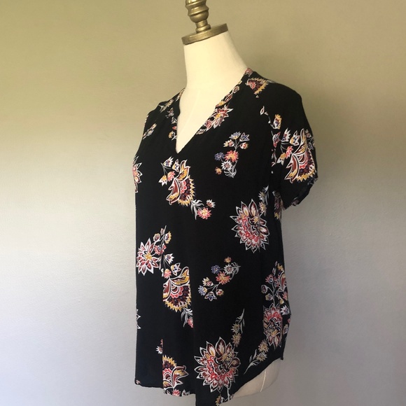 Pullover Blouse Black Floral - Picture 1 of 6